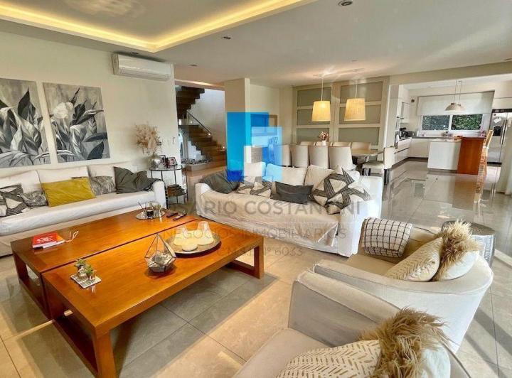 Casa · 355m² · 6 Ambientes · 2 Cocheras