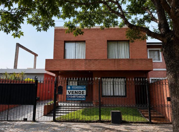 Casa · 262m² · 5 Ambientes · 6 Cocheras