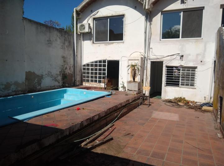 Casa · 180m² · 3 Ambientes · 2 Cocheras