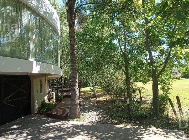 Casa · 271m² · 6 Ambientes · 3 Cocheras