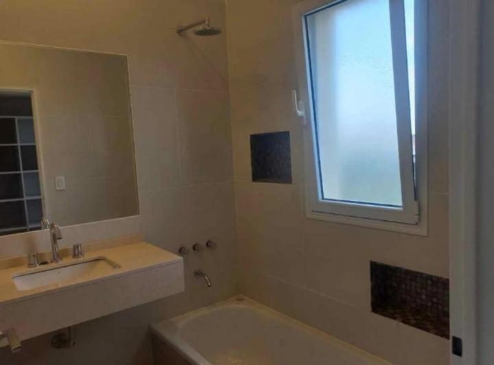 Casa · 245m² · 5 Ambientes · 2 Cocheras