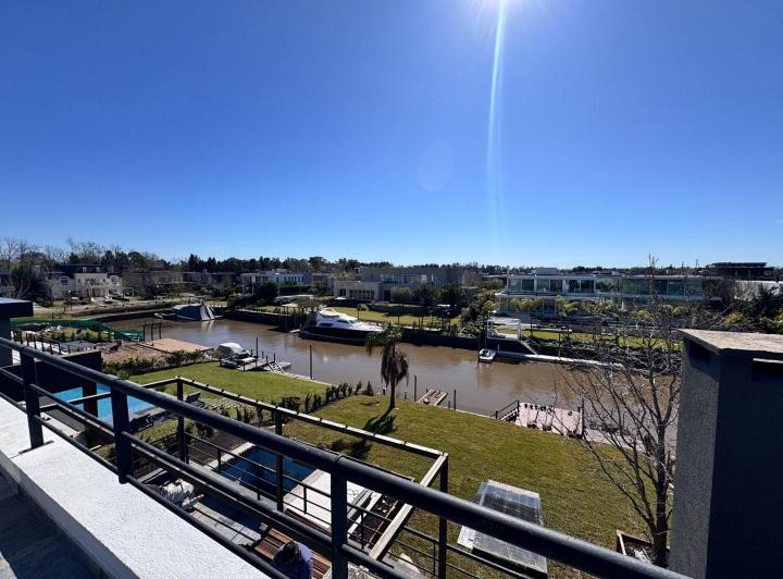 Casa · 520m² · 6 Ambientes · 1 Cochera