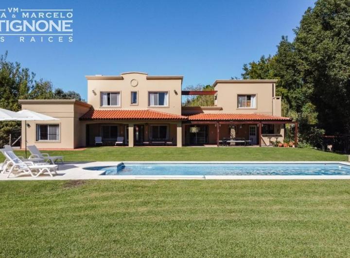 Casa · 432m² · 5 Ambientes · 4 Cocheras