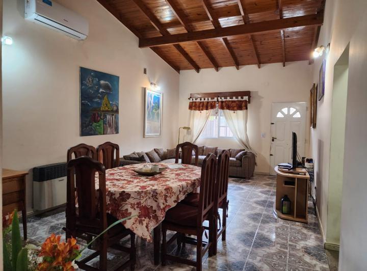 Casa · 195m² · 6 Ambientes · 2 Cocheras
