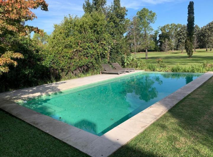 Casa · 490m² · 8 Ambientes · 1 Cochera