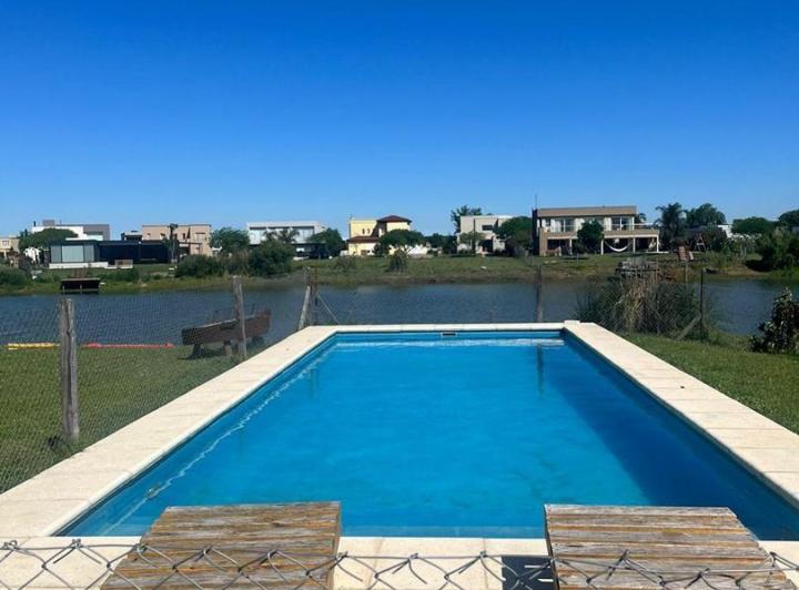 Casa · 240m² · 5 Ambientes
