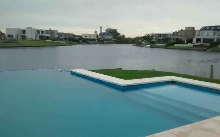 Casa · 269m² · 5 Ambientes · 2 Cocheras