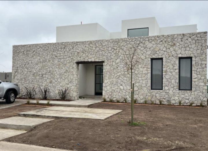 Casa · 223m² · 4 Dormitorios