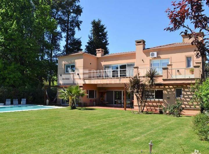 Casa · 550m² · 10 Ambientes · 2 Cocheras