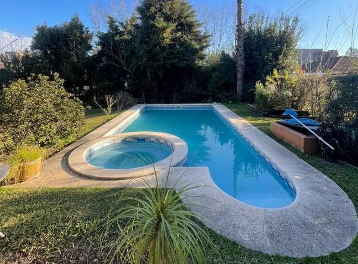 Casa · 245m² · 5 Ambientes