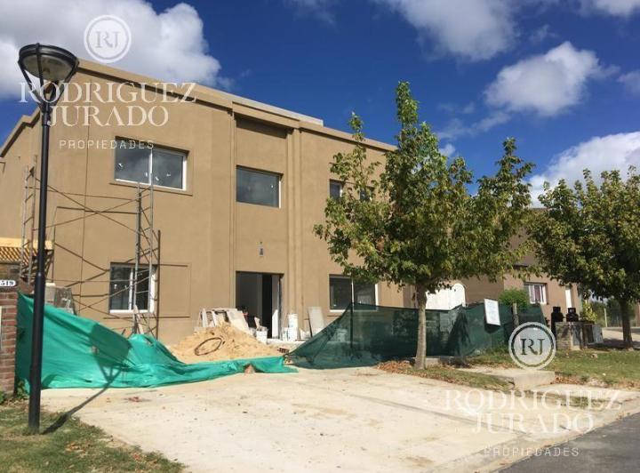 Casa · 187m² · 6 Ambientes · 1 Cochera