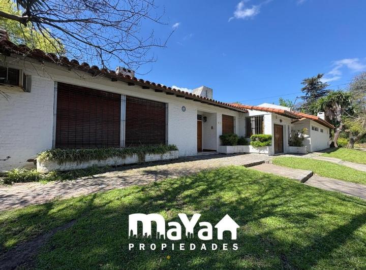 Casa · 395m² · 5 Ambientes · 3 Cocheras