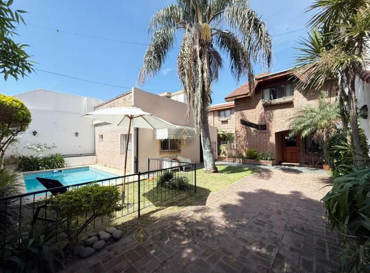 Casa · 190m² · 5 Ambientes · 3 Cocheras