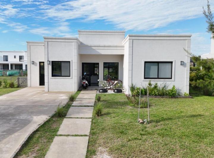 Casa · 165m² · 5 Ambientes · 3 Cocheras