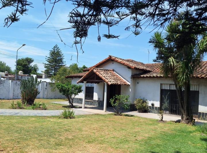 Casa · 120m² · 5 Ambientes · 2 Cocheras