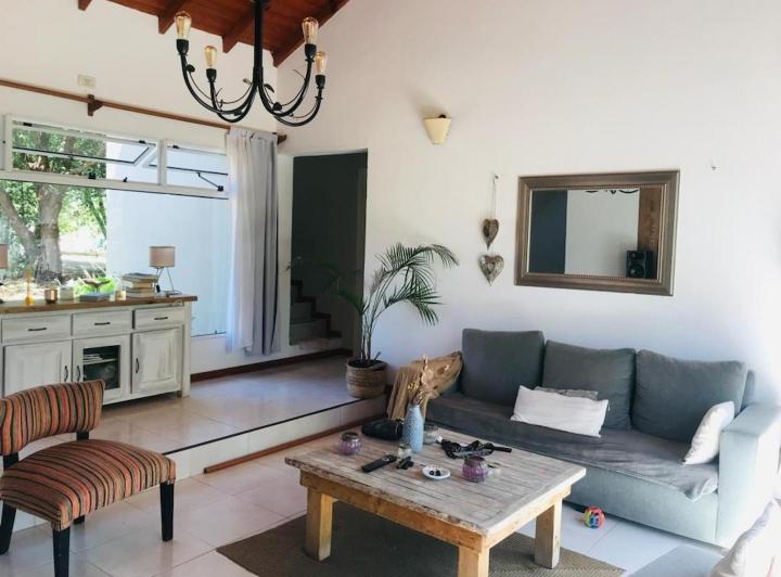 Casa · 250m² · 5 Ambientes · 2 Cocheras