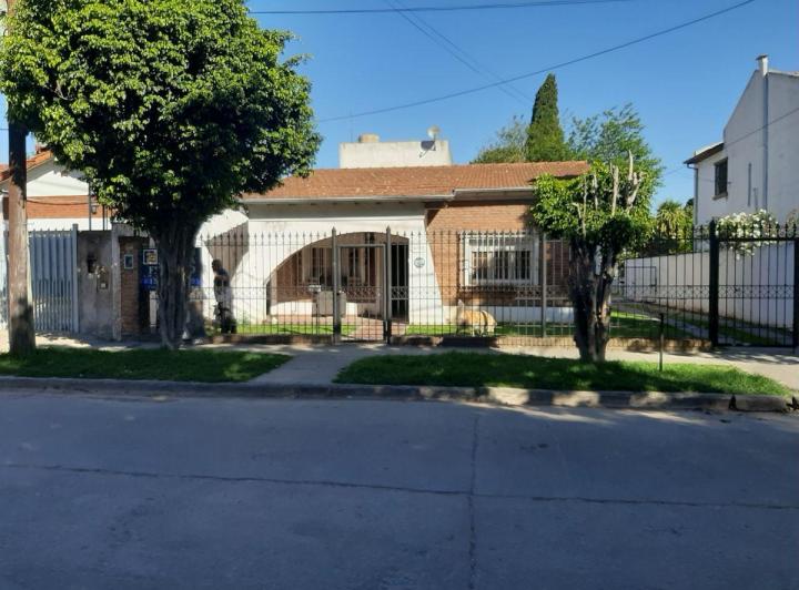 Casa · 150m² · 6 Ambientes · 3 Cocheras