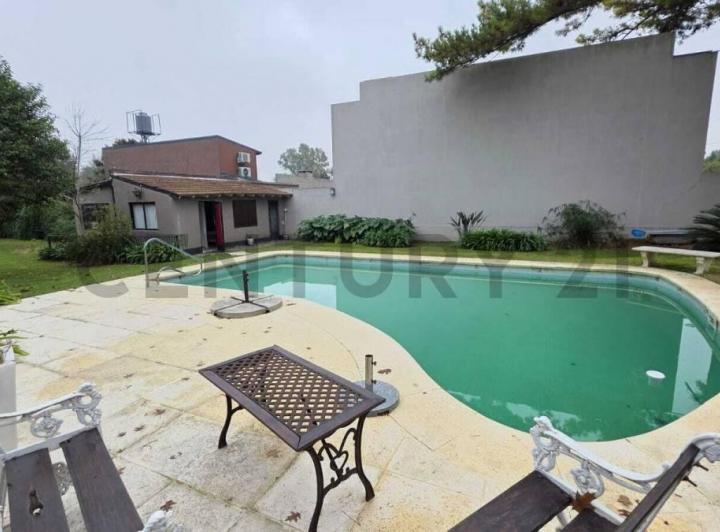Casa · 1283m² · 5 Ambientes · 1 Cochera