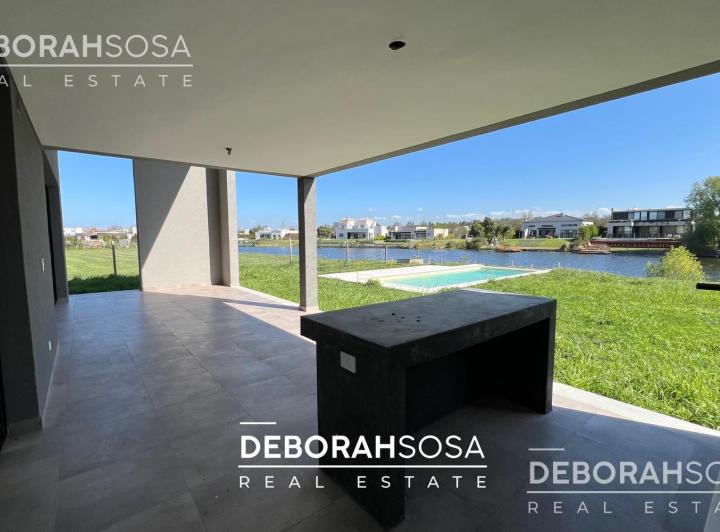 Casa · 227m² · 5 Ambientes · 4 Cocheras