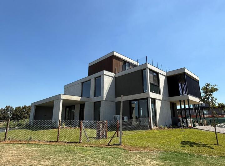 Casa · 309m² · 6 Ambientes