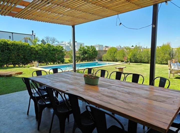 Casa · 225m² · 5 Ambientes · 2 Cocheras