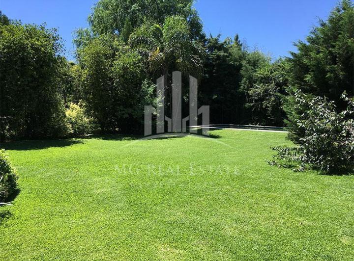 Casa · 240m² · 5 Ambientes · 2 Cocheras