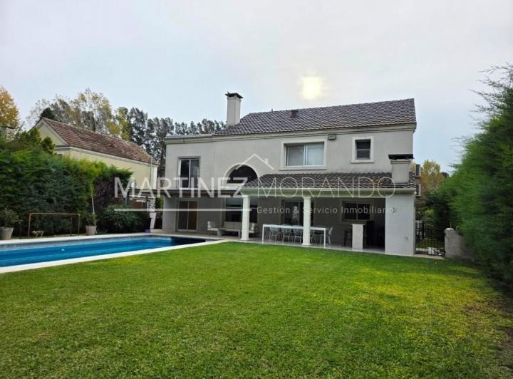 Casa · 298m² · 6 Ambientes · 1 Cochera