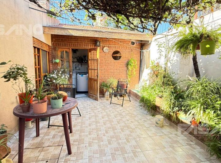 Casa · 53m² · 5 Ambientes · 1 Cochera