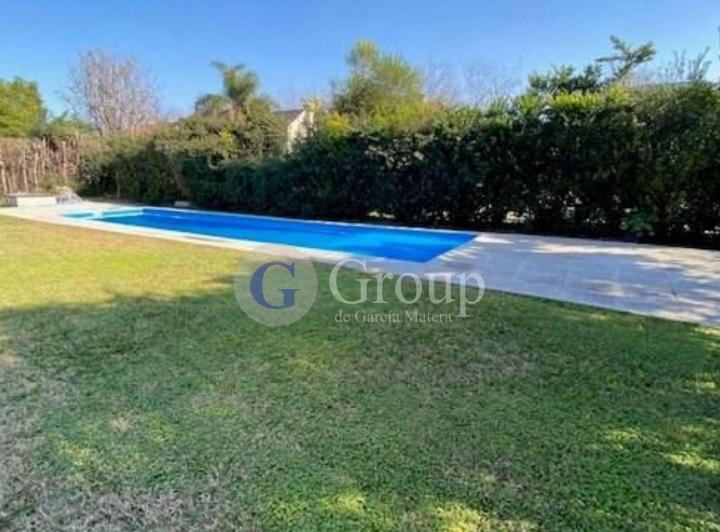 Casa · 240m² · 6 Ambientes · 1 Cochera
