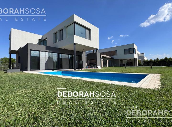 Casa · 213m² · 4 Ambientes · 4 Cocheras