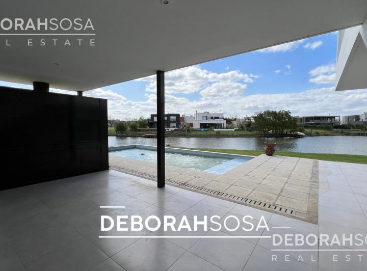 Casa · 289m² · 6 Ambientes · 2 Cocheras