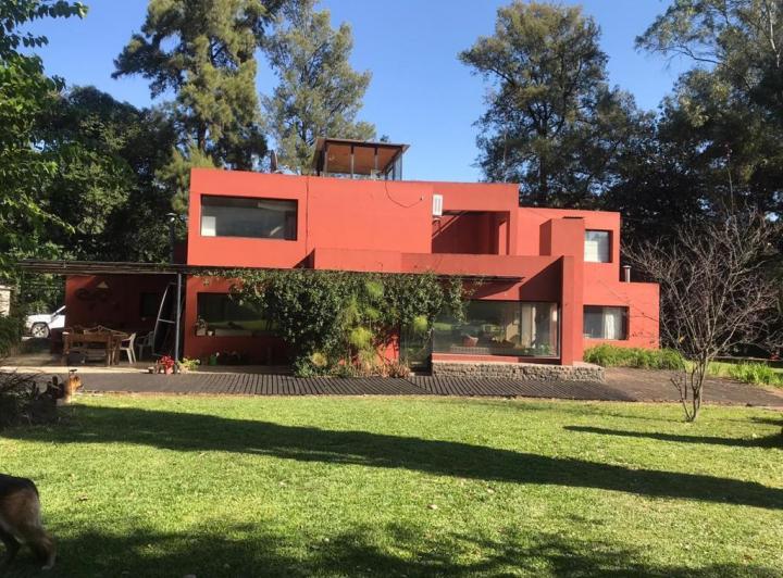 Casa · 330m² · 8 Ambientes