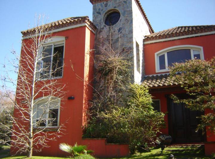 Casa · 240m² · 7 Ambientes · 2 Cocheras