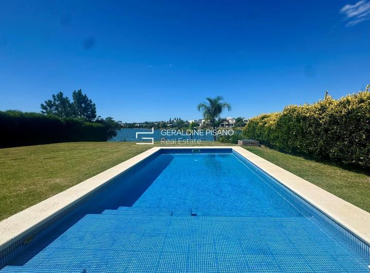 Casa · 250m² · 6 Ambientes · 2 Cocheras