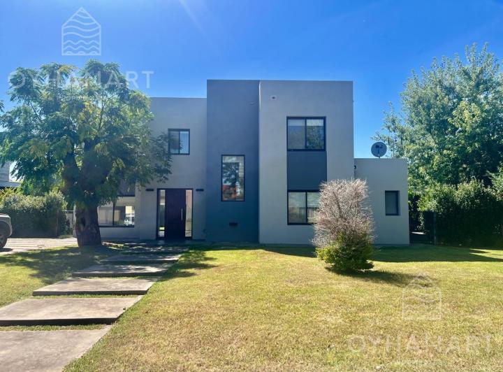 Casa · 200m² · 5 Ambientes