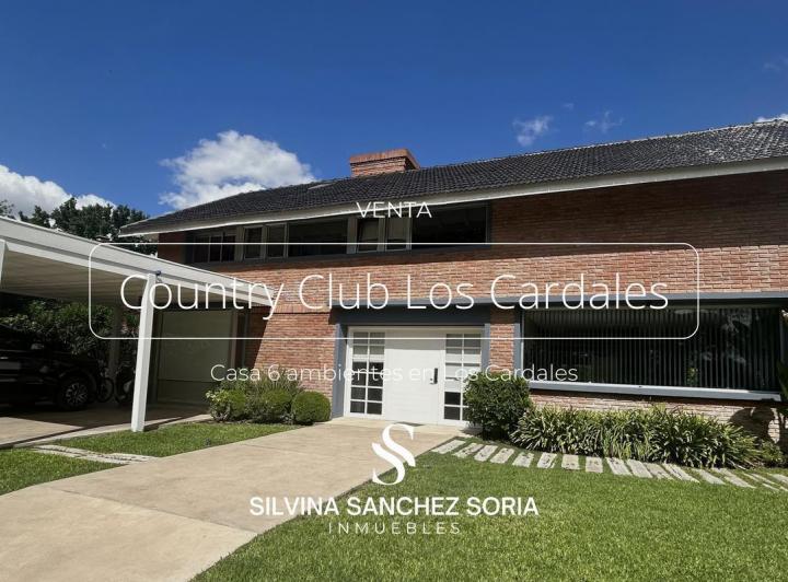 Casa · 273m² · 6 Ambientes · 2 Cocheras