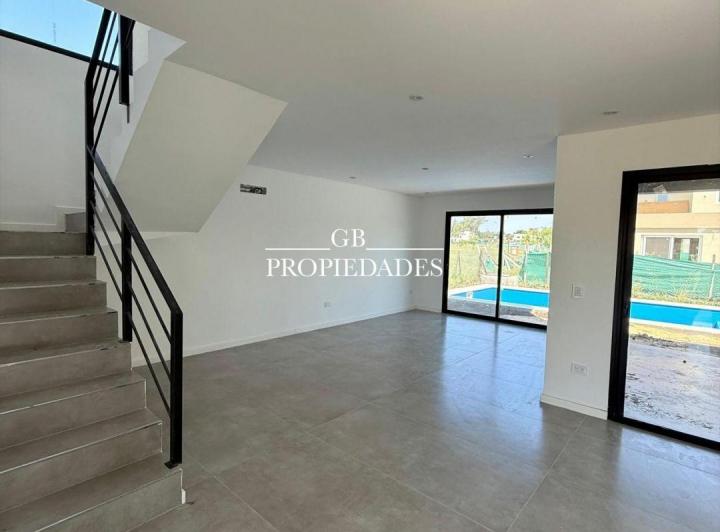 Casa · 174m² · 5 Ambientes · 3 Cocheras