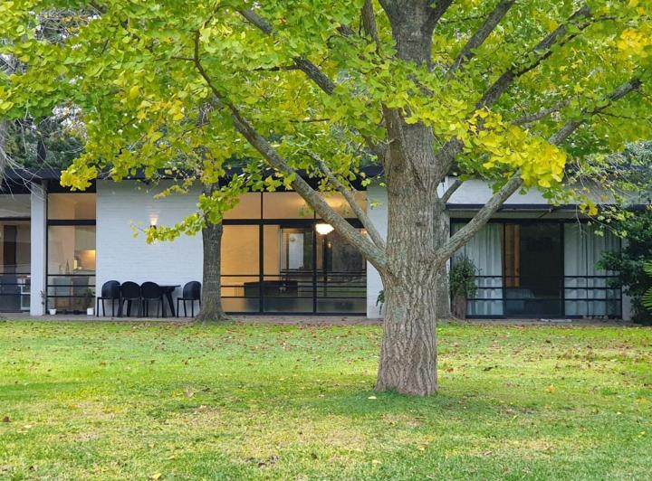 Casa · 330m² · 5 Ambientes · 2 Cocheras