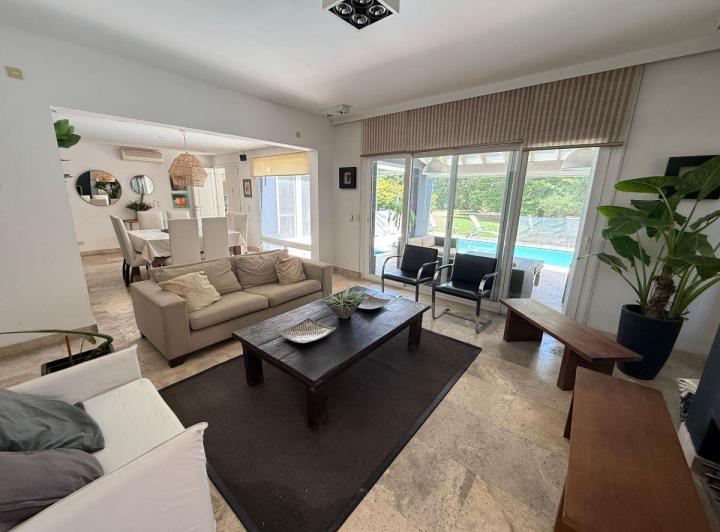 Casa · 385m² · 8 Ambientes