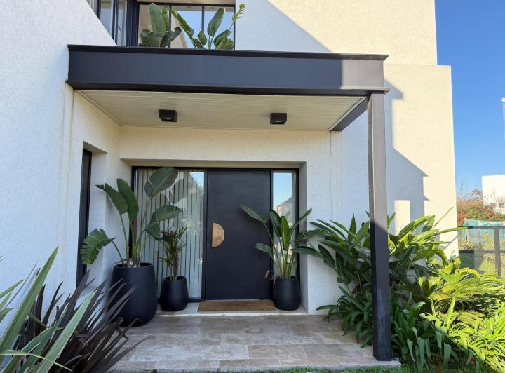 Casa · 1150m² · 5 Ambientes · 6 Cocheras