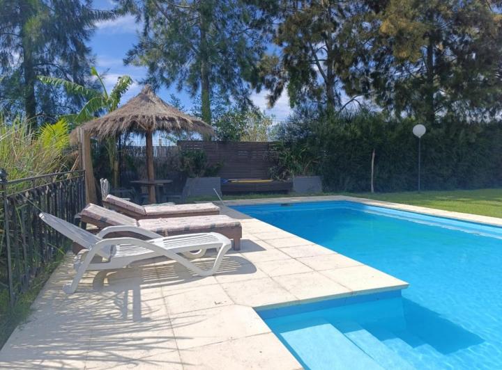 Casa · 240m² · 5 Ambientes · 3 Cocheras