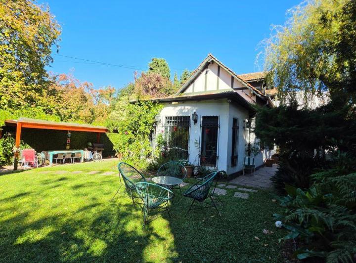 Casa · 450m² · 7 Ambientes · 1 Cochera