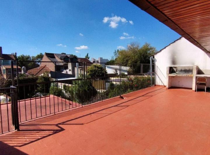 Casa · 283m² · 8 Ambientes · 1 Cochera