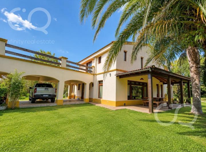 Casa · 4500m² · 8 Ambientes