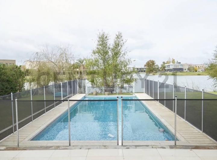 Casa · 225m² · 5 Ambientes · 4 Cocheras