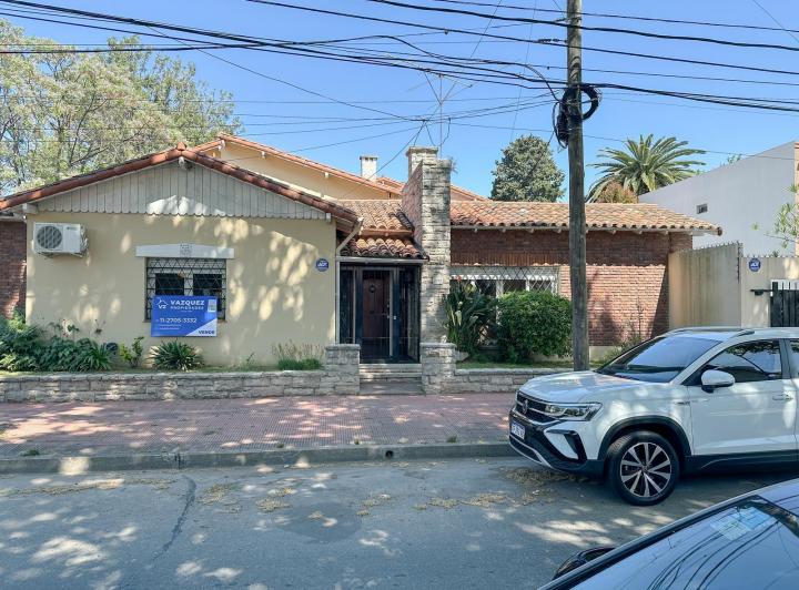Casa · 250m² · 6 Ambientes · 3 Cocheras