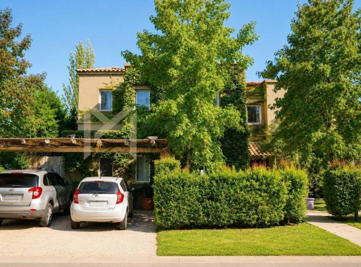 Casa · 268m² · 6 Ambientes · 1 Cochera
