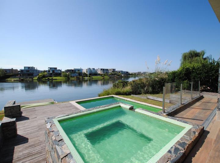 Casa · 357m² · 7 Ambientes · 1 Cochera