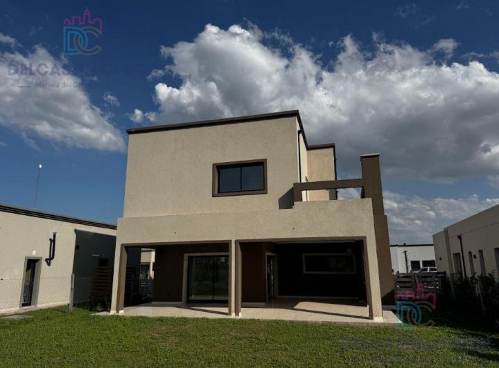 Casa · 221m² · 6 Ambientes