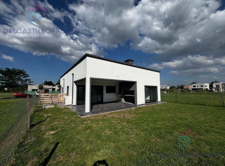 Casa · 156m² · 5 Ambientes · 2 Cocheras